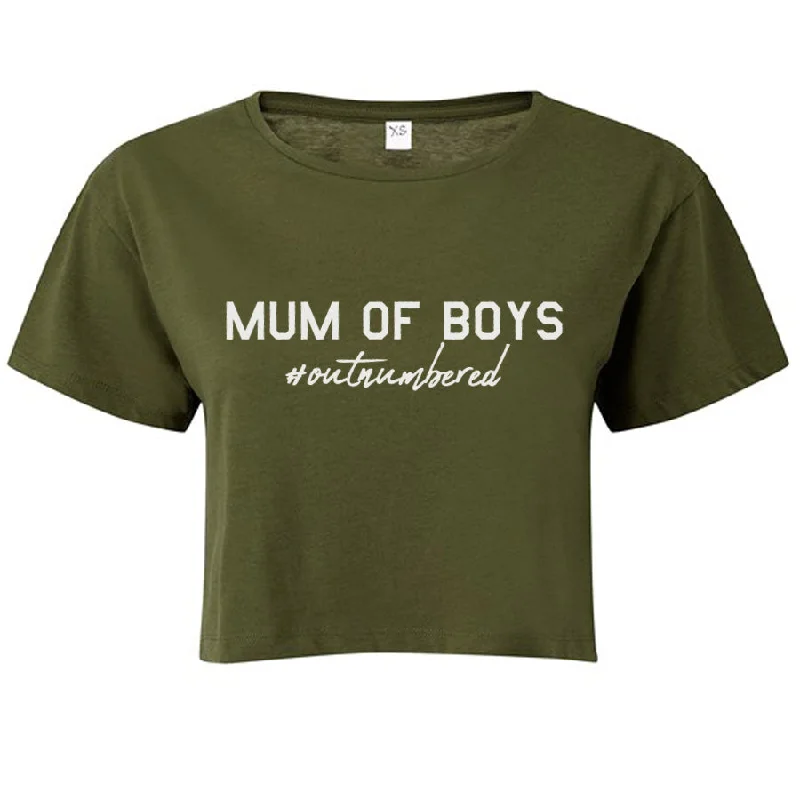 Mum Of Boys Outnumbered Crop T-Shirt Hip Men's Retro