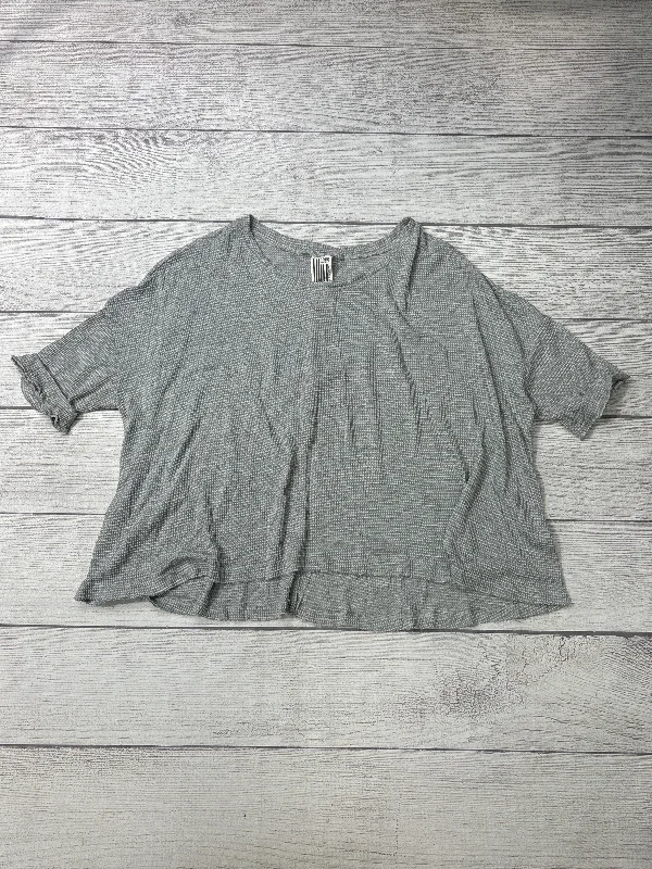 Top Short Sleeve By Free People In Grey, Size: M Sleek Men's Contemporary 