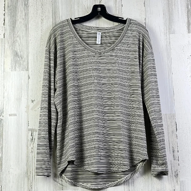 Athletic Top Long Sleeve Crewneck By Athleta In Black & White, Size: M Sleek Men's Metallic